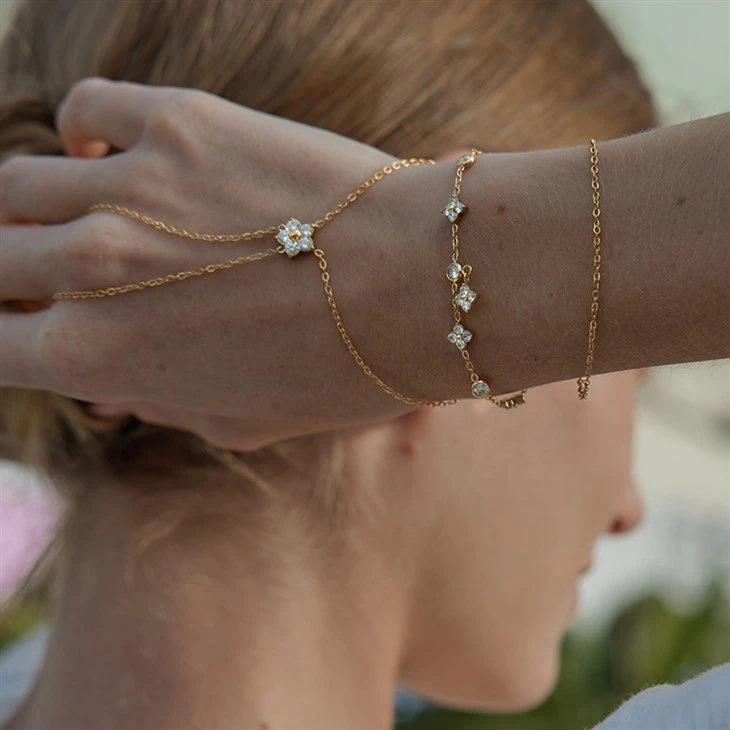 Bracciale a quattro foglie con zirconi cubici