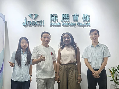 Benvenuto a Joacii! Un nuovo cliente francese visita la nostra sala campioni