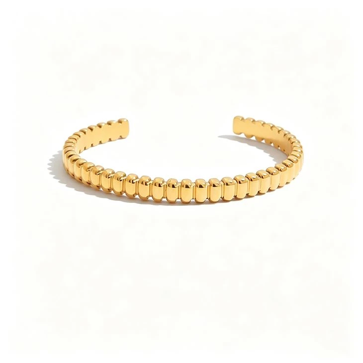 Bracciale rigido a coste con polsino aperto
