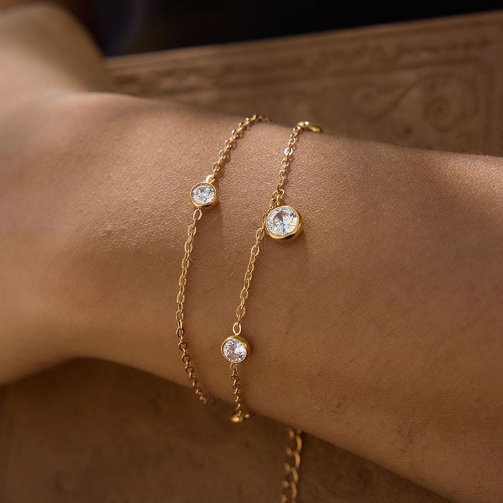 Bracciale con ciondolo con castone rotondo CZ