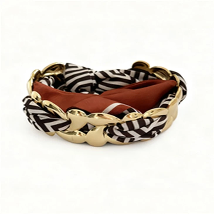 Bracciale con polsino a petalo di sciarpa