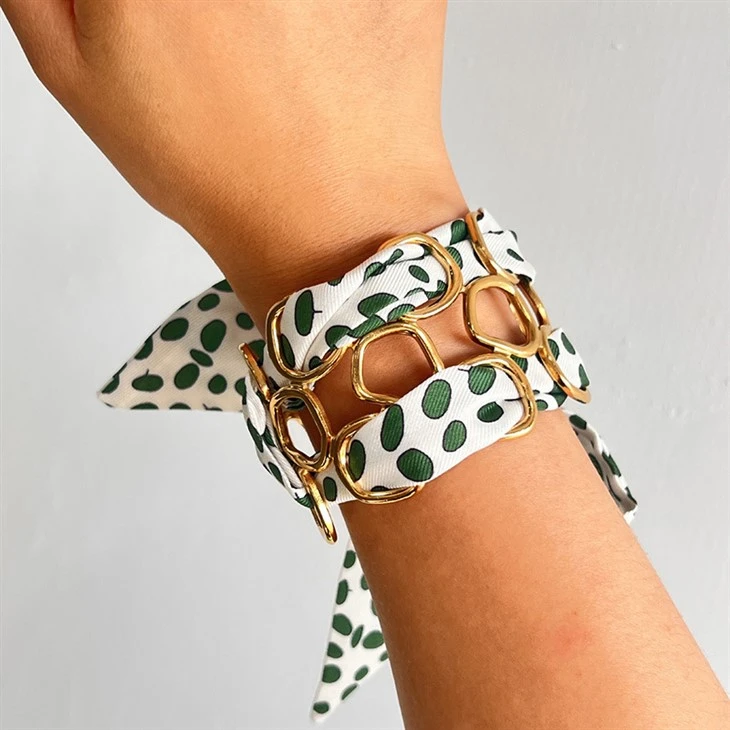 Bracciale rigido a maglie quadrate con sciarpa larga